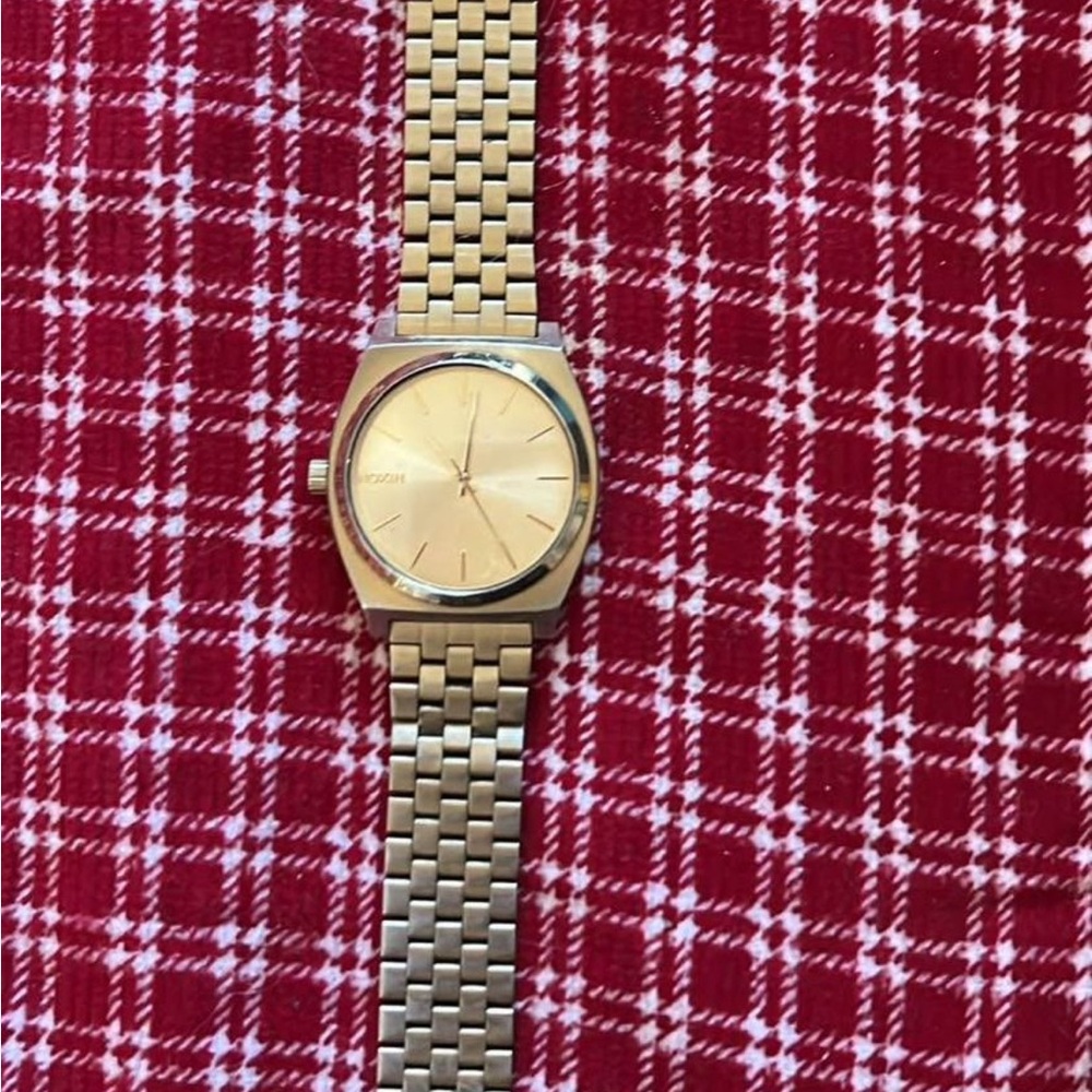 Nixon watch